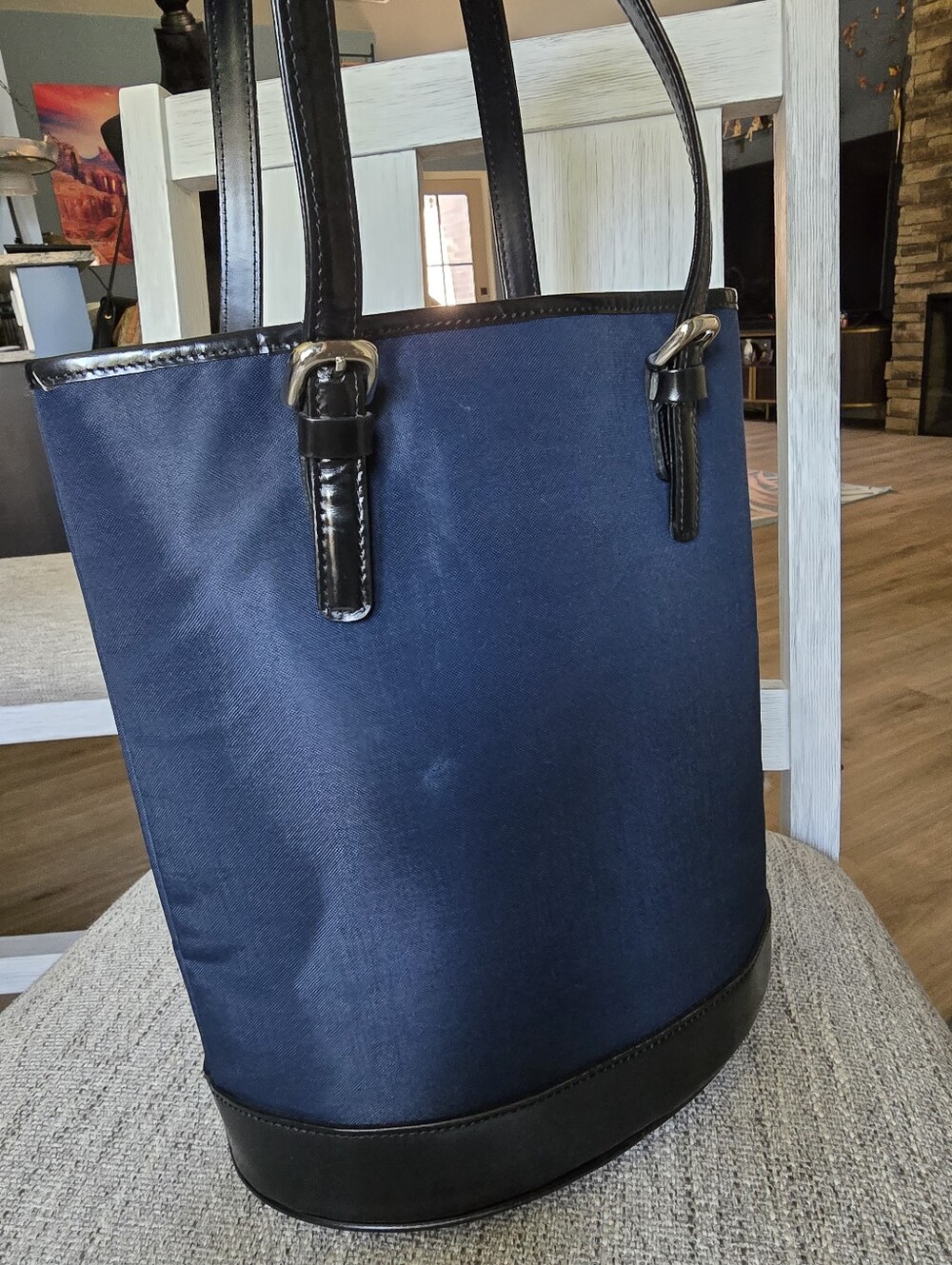 Authentic Burberry Navy Bucket Bag with Black Trim - Picture 4 of 12